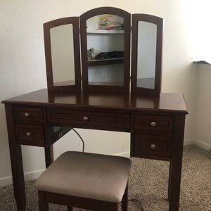 Vanity with cushion chair